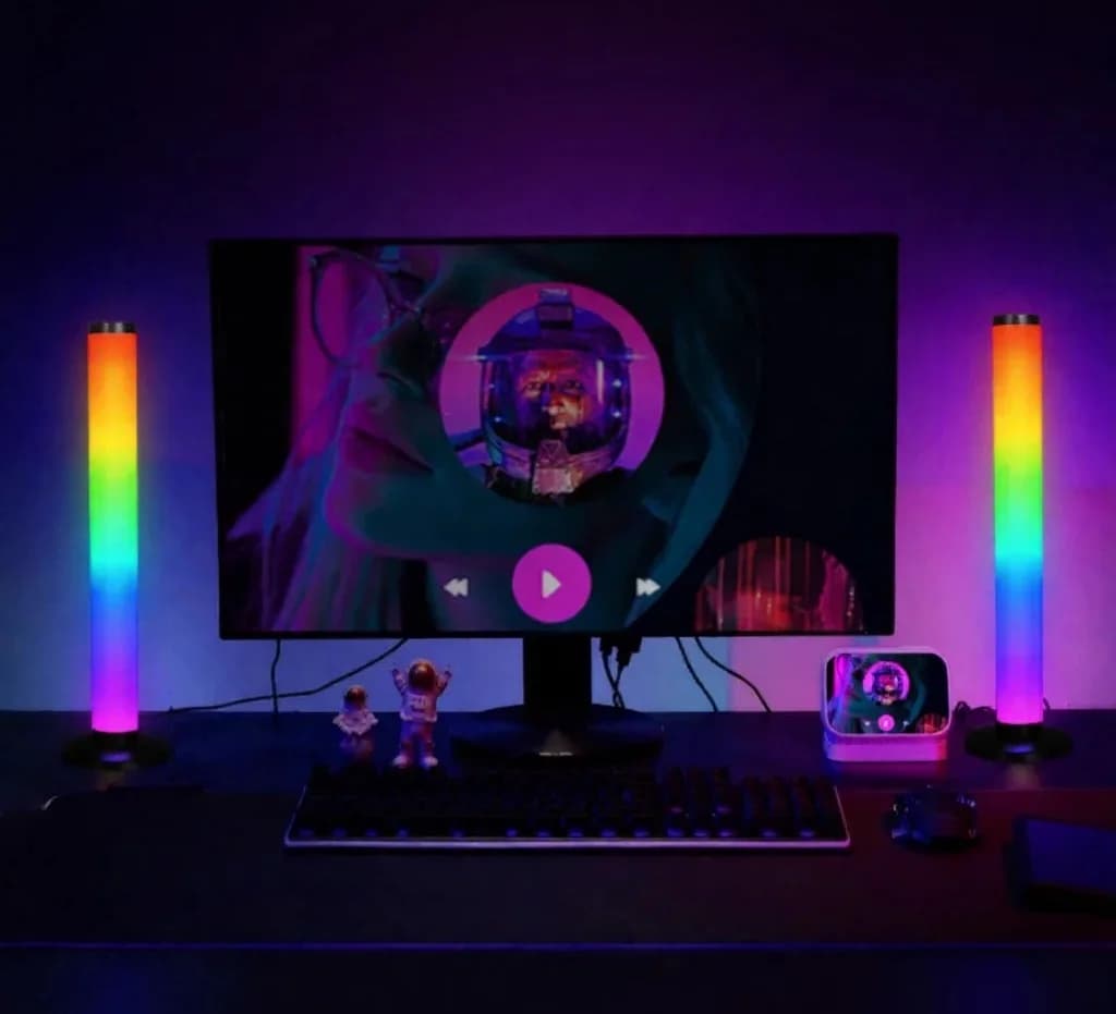 Namizna svetilka RGB 360 stopinj z odzivom na zvok, upravljanjem prek aplikacije in daljinskim upravljalnikom