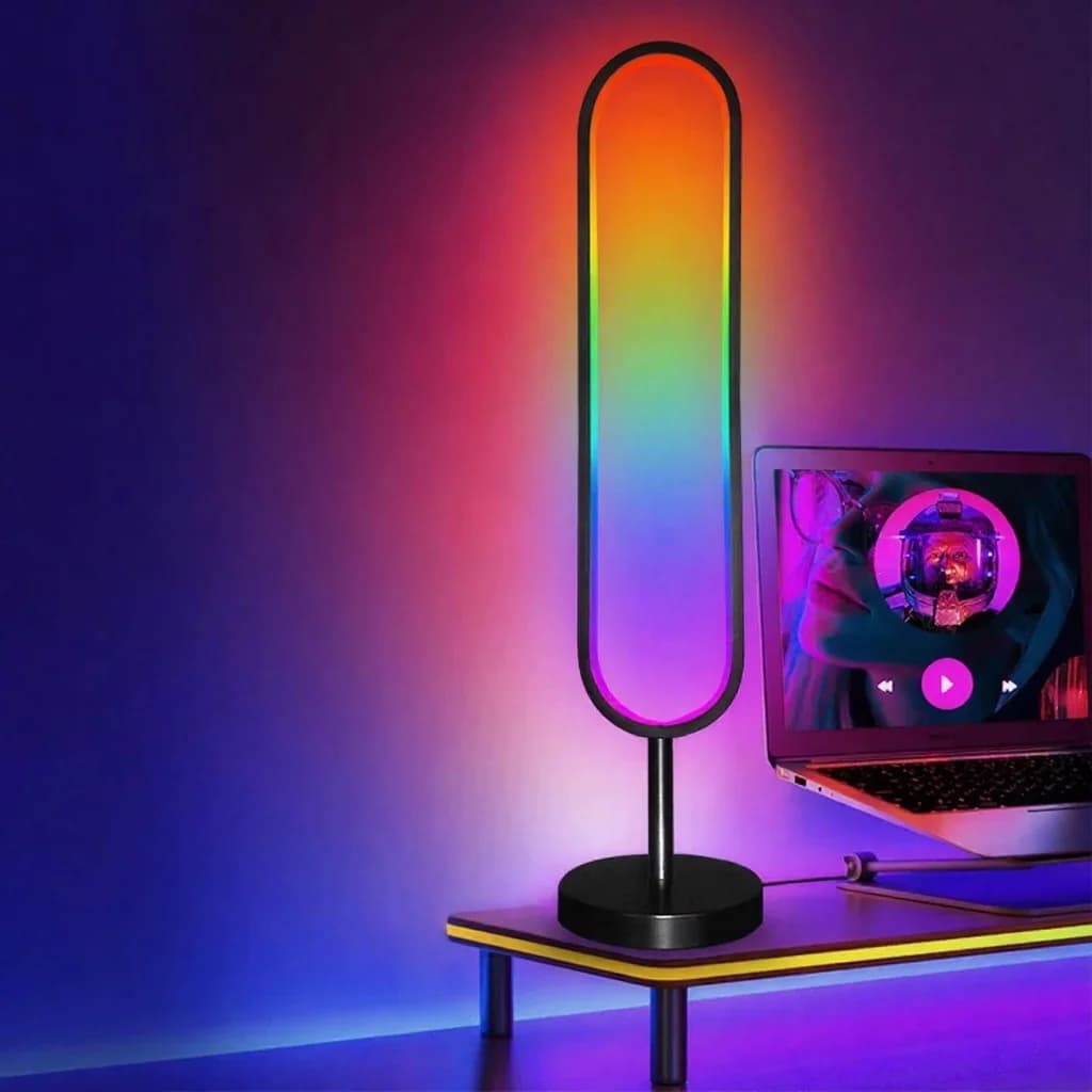 RGB talna svetilka v obliki črke U z odzivom na zvok in upravljanjem prek aplikacije