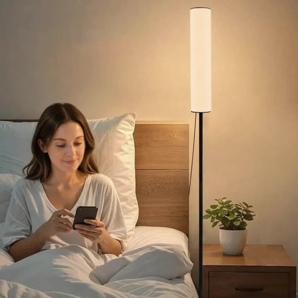 Nastavljiva LED talna svetilka s trinožnim podstavkom in tremi načini barv