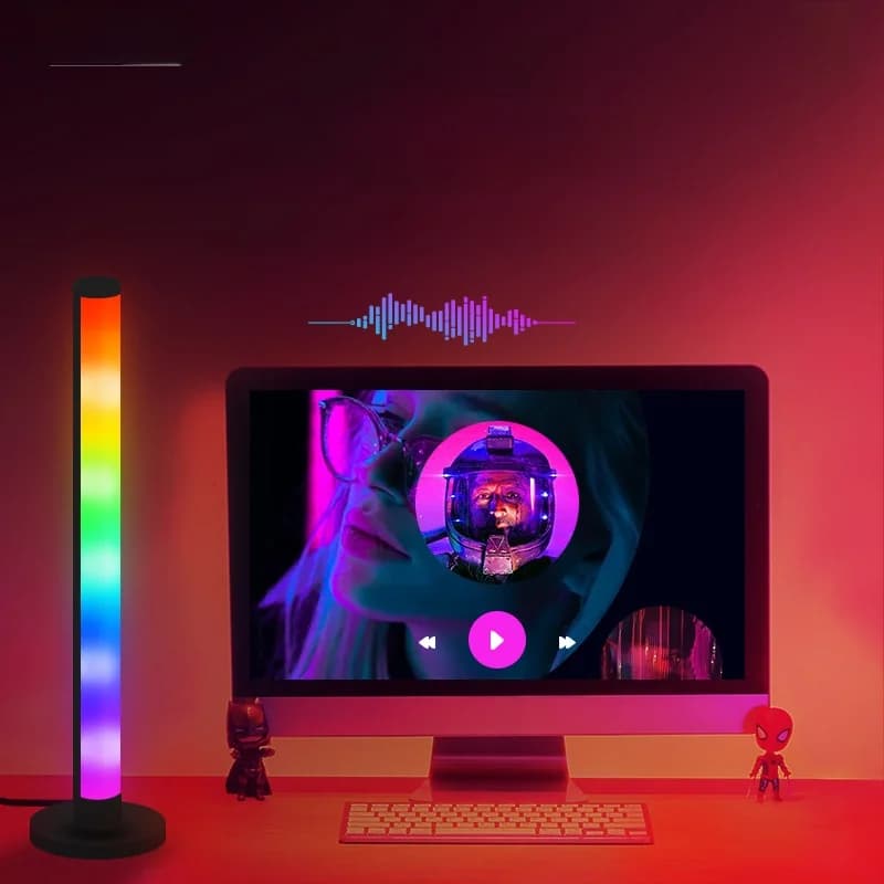 RGB LED namizna svetilka, odzivna na zvok, z upravljanjem prek aplikacije